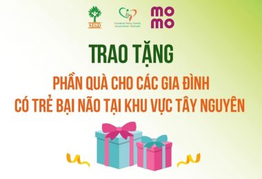 Trao gửi yêu thương đến những gia đình có trẻ bại não ở tỉnh Lâm Đồng